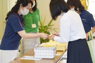 記念品グッズ引き換え