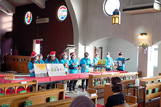 音楽サークルによるクリスマスソング演奏