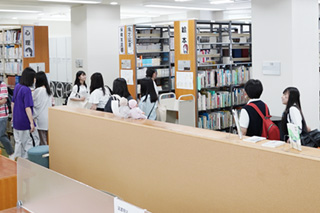 図書館見学