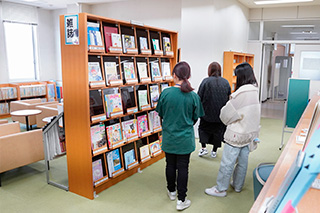 キャンパスツアー「図書館」