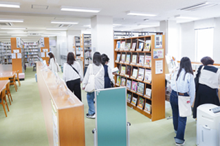 キャンパスツアー「図書館」